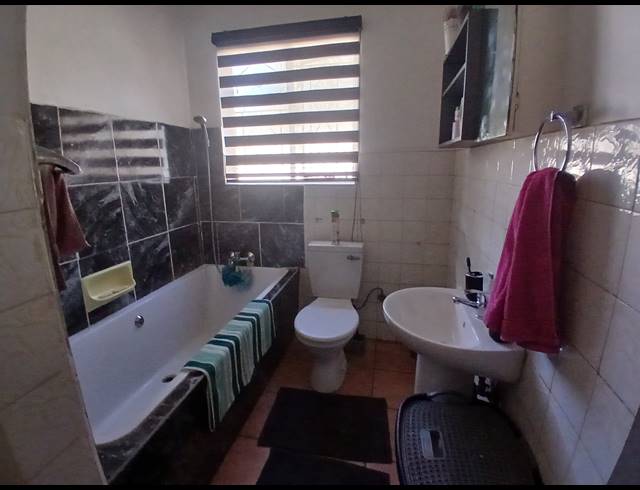 3 BEDROOM HOUSE FOR SALE IN LEONDALE